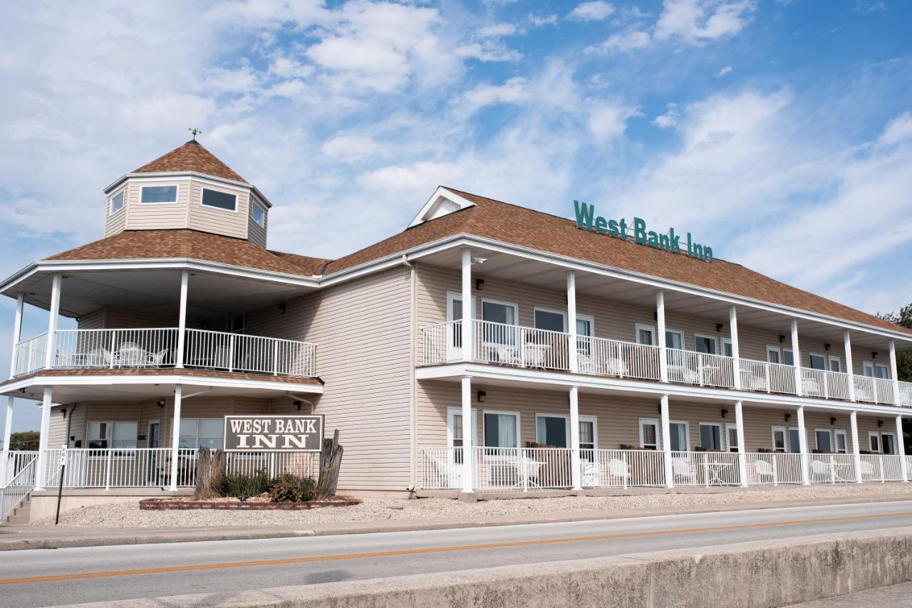 West Bank Inn 셀리나 외부 사진